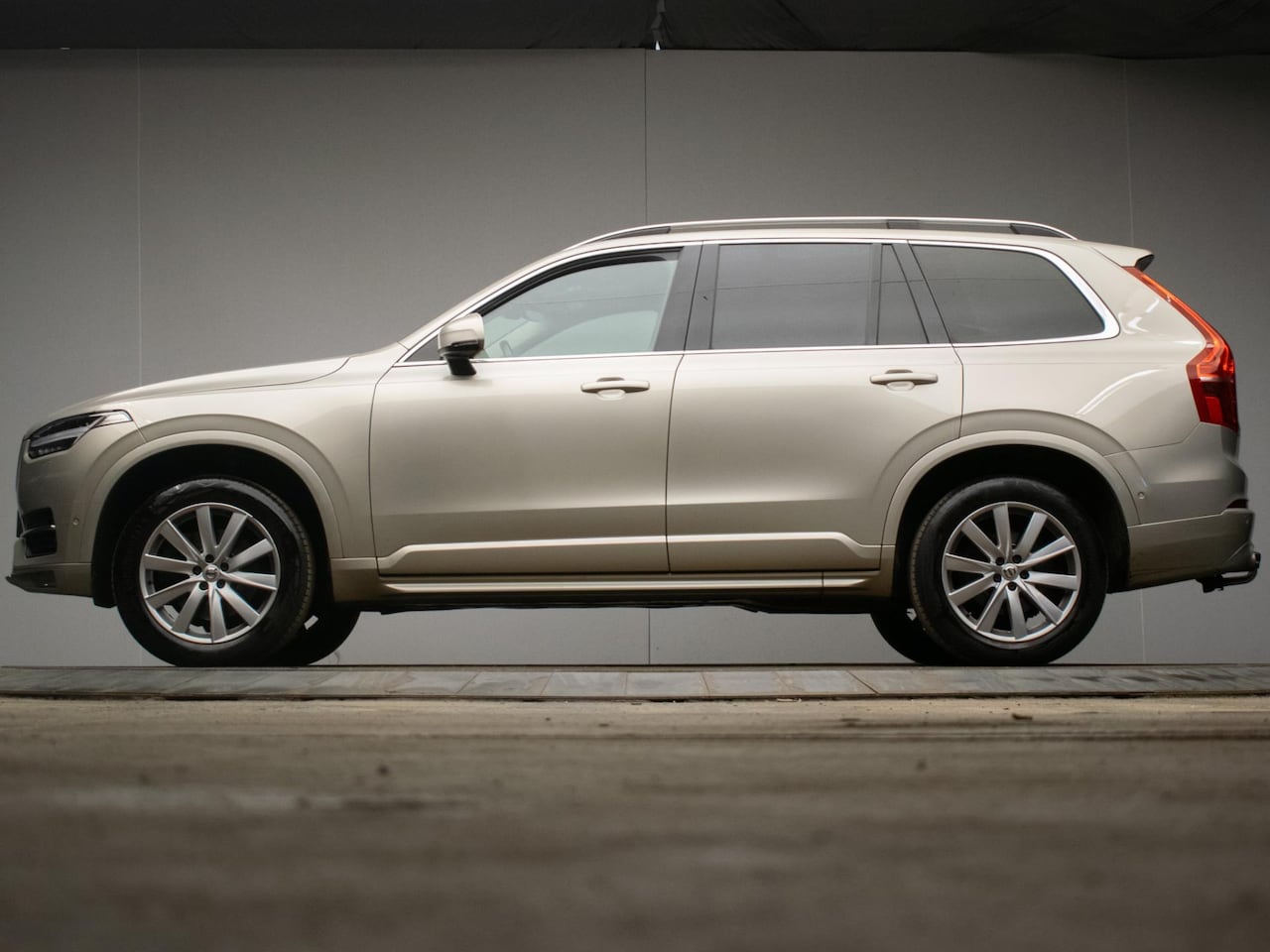 Volvo XC90 - 2.0 D4 Inscription (APPLE CARPLAY,NAVI,LED,LEDER,ELECTRISCHE STOELEN,CAMERA,TREKHAAK,GETIN - AutoWereld.nl