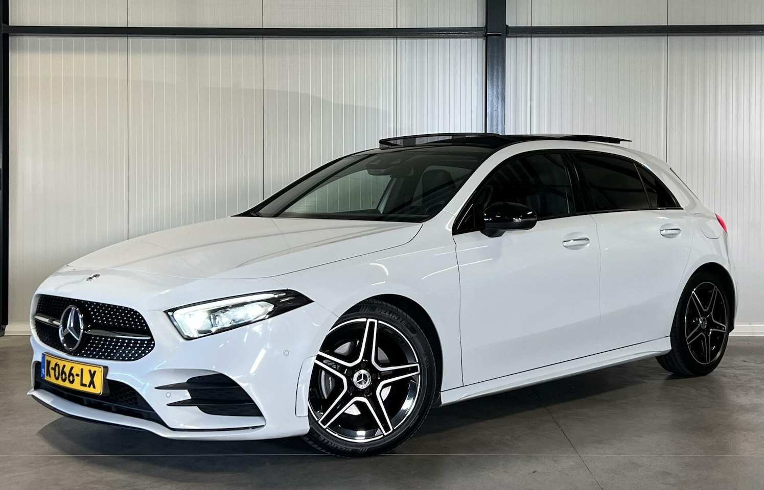 Mercedes-Benz A-klasse - 180 AMG Pano Sfeer Camera Night pakket - AutoWereld.nl