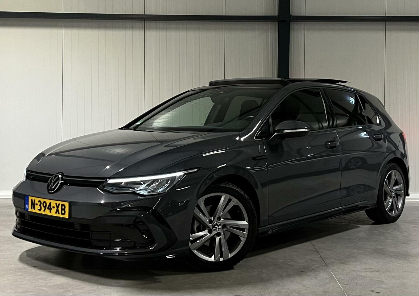 Volkswagen Golf - 1.5 eTSI R-Line Pano Virtual Sfeer Carplay - AutoWereld.nl