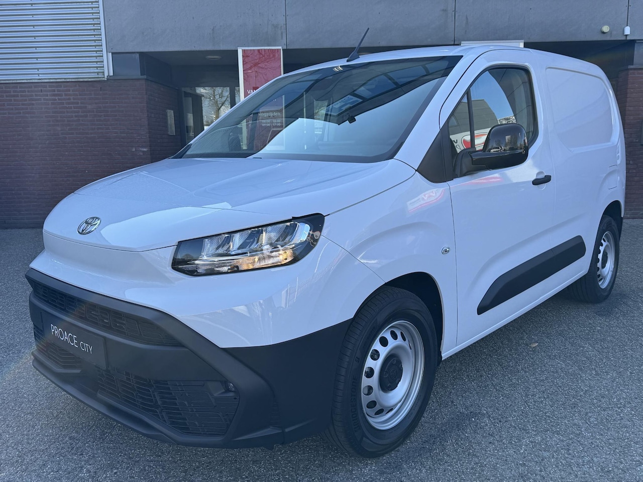 Toyota PROACE CITY Electric - L1 CHALLENGER 50KWH NIEUW DIRECT LEVERBAAR APPLE / ANDROID STOELVERW CRUISE LED BANK - AutoWereld.nl