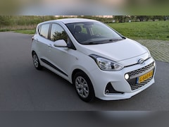 Hyundai i10 - 1.0i Comfort Ned. auto, navigatie,parkeersensoren achter.