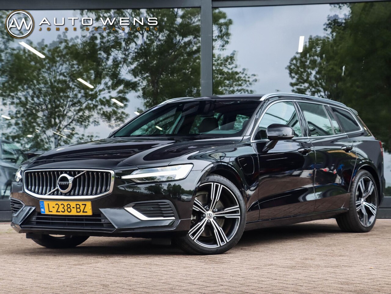 Volvo V60 - T6 Recharge AWD Inscription | Elek. trekhaak | Lederen bekleding - AutoWereld.nl