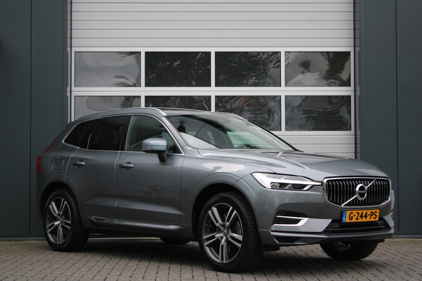 Volvo XC60 - 2.0 T8 Twin Engine AWD Inscription ACC/HarmanKardon/Panodak/Head-Up/Camera/Keyless/Stoelve - AutoWereld.nl