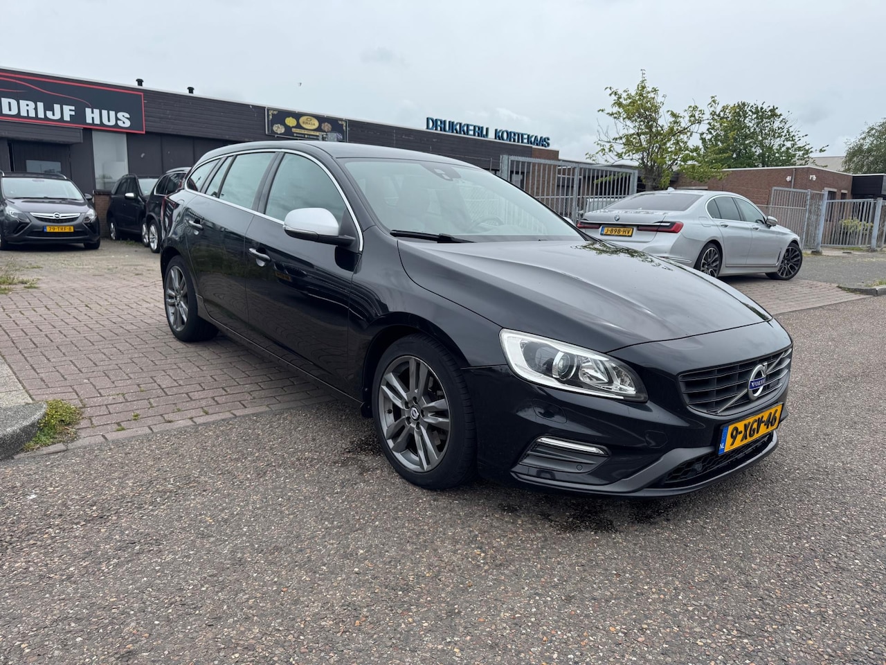 Volvo V60 - 2.0 D4 R-Design AUTOMAAT - AutoWereld.nl
