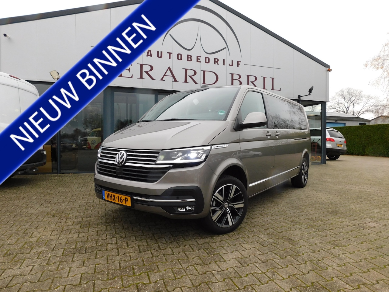 Volkswagen Transporter Caravelle - 2.0 TDI/DSG 150pk, L2H1 DC Highline, 2x el. schuifdeur, ACC, Apple Vol opties. - AutoWereld.nl