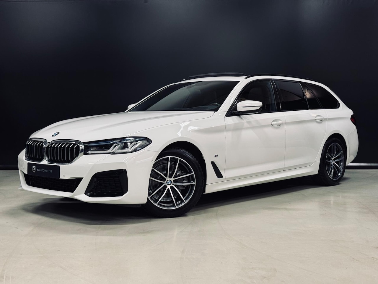 BMW 5-serie Touring - 520i 184PK High Executive M-Pakket, Pano, Laser Koplampen, Hud, Cam, Leder, Apple Carplay, - AutoWereld.nl