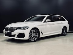 BMW 5-serie Touring - 520i 184PK High Executive M-Pakket, Pano, Laser Koplampen, Hud, Cam, Leder, Apple Carplay,