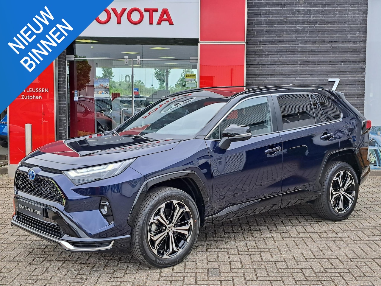Toyota RAV4 - 2.5 Plug-in Hybrid AWD Bi-Tone Plus NIEUW UIT VOORRAAD LEVERBAAR PANORAMISCH SCHUIF-KANTEL - AutoWereld.nl