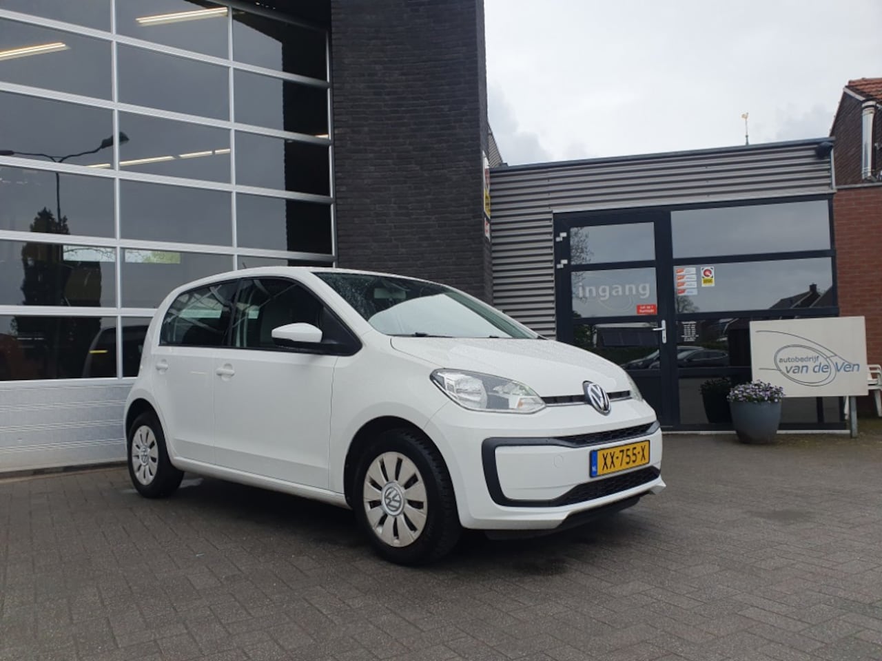 Volkswagen Up! - 1.0 BMT move up! 1.0 BMT move up! 44KW, airco, bleu tooth, centrale vergrendeling - AutoWereld.nl