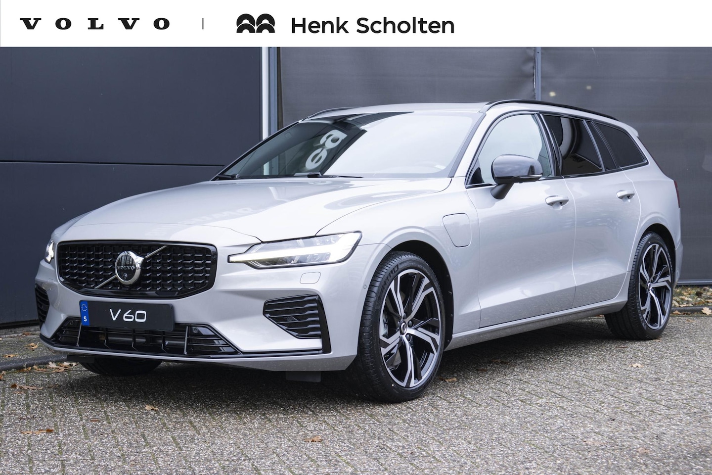 Volvo V60 - T6 Plug-in hybrid AWD Ultra Dark | 360º camera | Harman Kardon audio | Panoramadak | Stoel - AutoWereld.nl