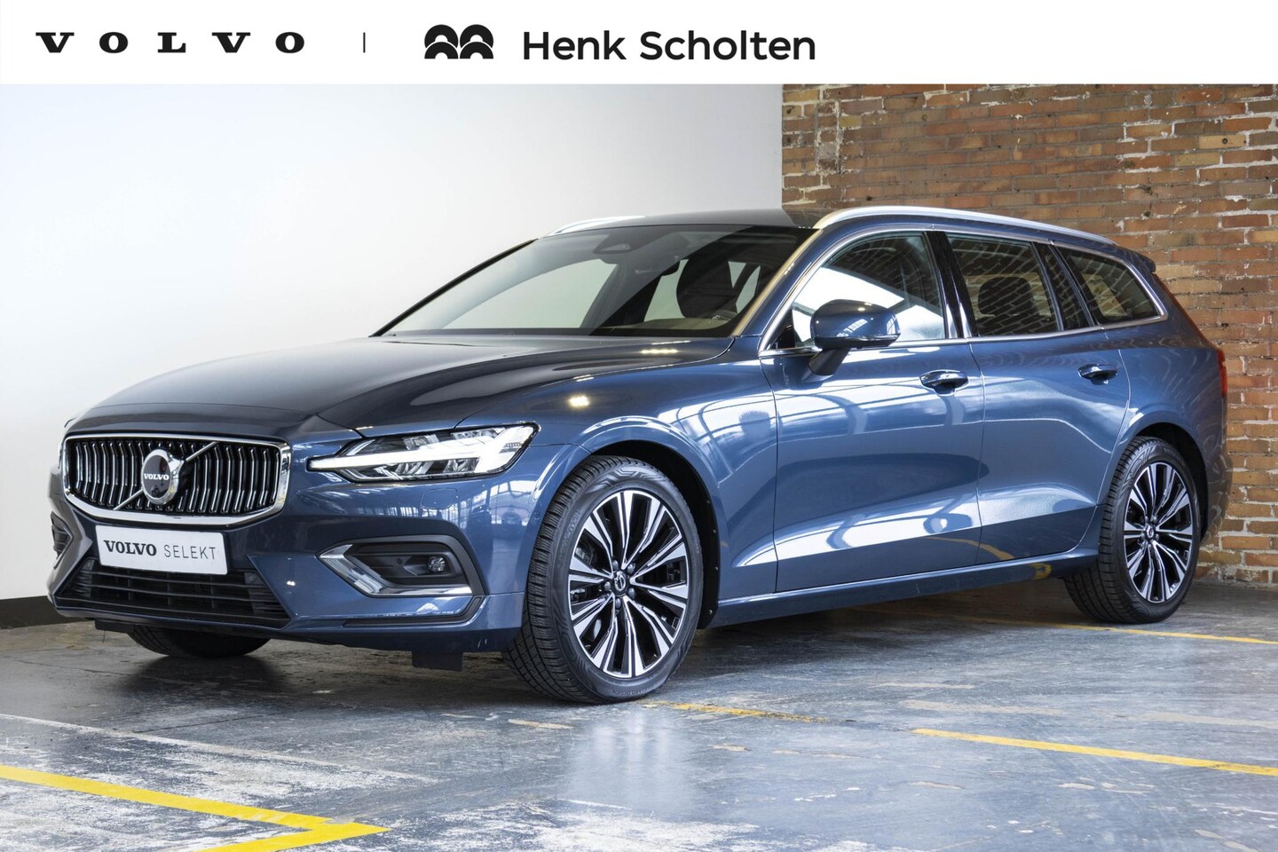 Volvo V60 - B3 Plus Bright | 360º camera | Harman Kardon audio | Wegklapbare trekhaak | Stoel- en stuu - AutoWereld.nl