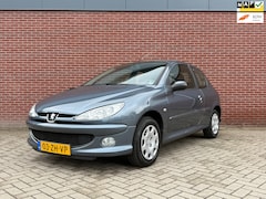 Peugeot 206 - 1.4 Forever / NAP / Nieuwe distributie / Elektrische ramen