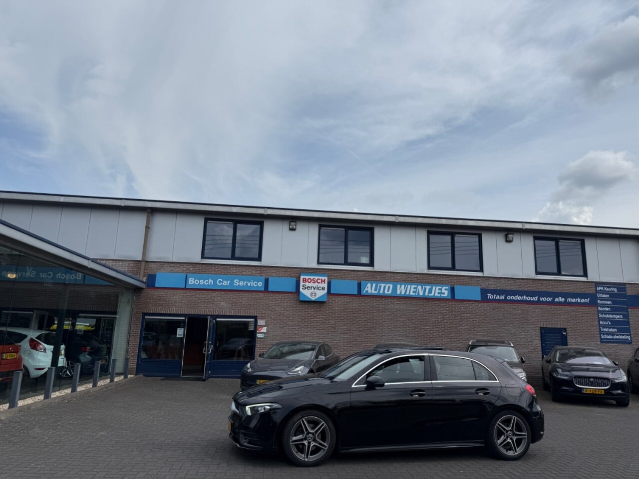 Mercedes-Benz A-klasse - 180 Aut | Business Solution AMG | Pano | Navi - AutoWereld.nl