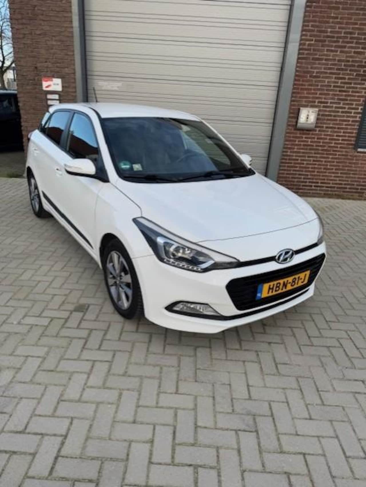 Hyundai i20 - 1.0 T-GDI Comfort Stuurverwarming/Stoelverwarming/Camera - AutoWereld.nl