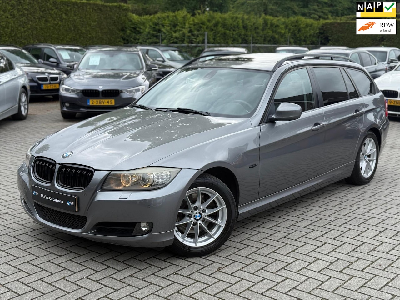 BMW 3-serie Touring - 320i High Executive|Ketting vervangen|Leder|Xenon|Groot Navi|Cruise control|Climate contro - AutoWereld.nl