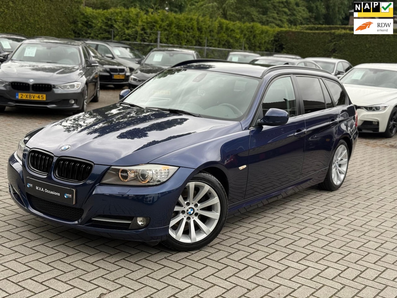 BMW 3-serie Touring - 320i High Executive|Nieuwe Ketting|Xenon|Half Leder|Groot Navigatie|Cruise control|Climate - AutoWereld.nl