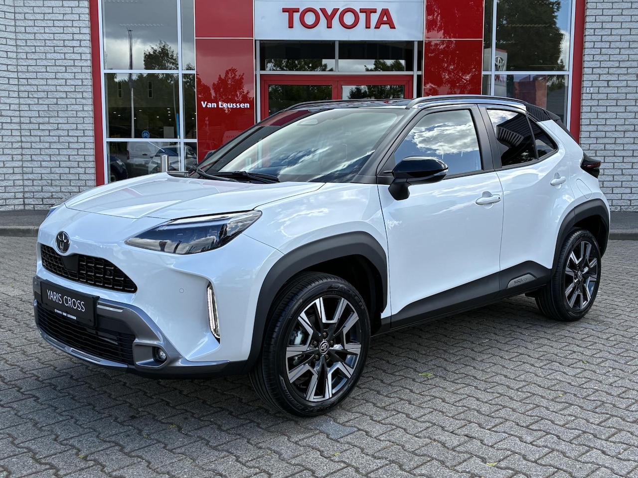 Toyota Yaris Cross - 1.5 HYBRID 130 EXECUTIVE NIEUW & DIRECT LEVERBAAR!! EL-ACHTERKLEP JBL-AUDIO NAVI BLIND-SPO - AutoWereld.nl