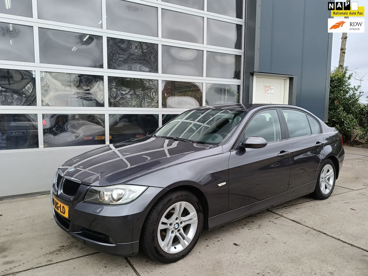 BMW 3-serie - 316i Business Line Xenon Carplay trekhaak - AutoWereld.nl