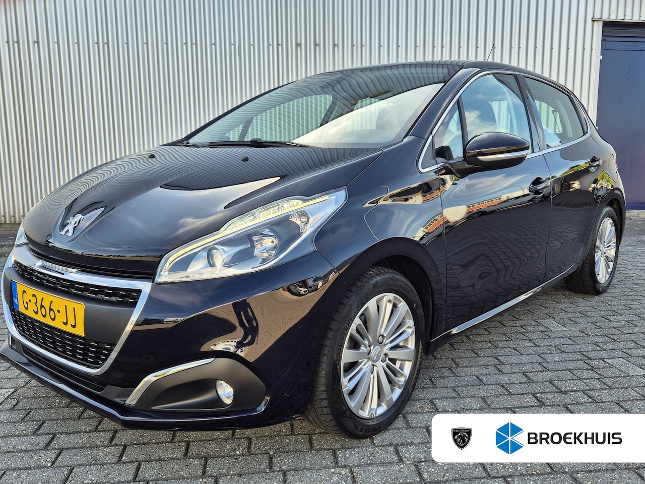 Peugeot 208 - 1.2 PureTech Blue Lease Allure | Trekhaak (afneembaar) | Navigatie | 16" LM Velgen | Bluet - AutoWereld.nl
