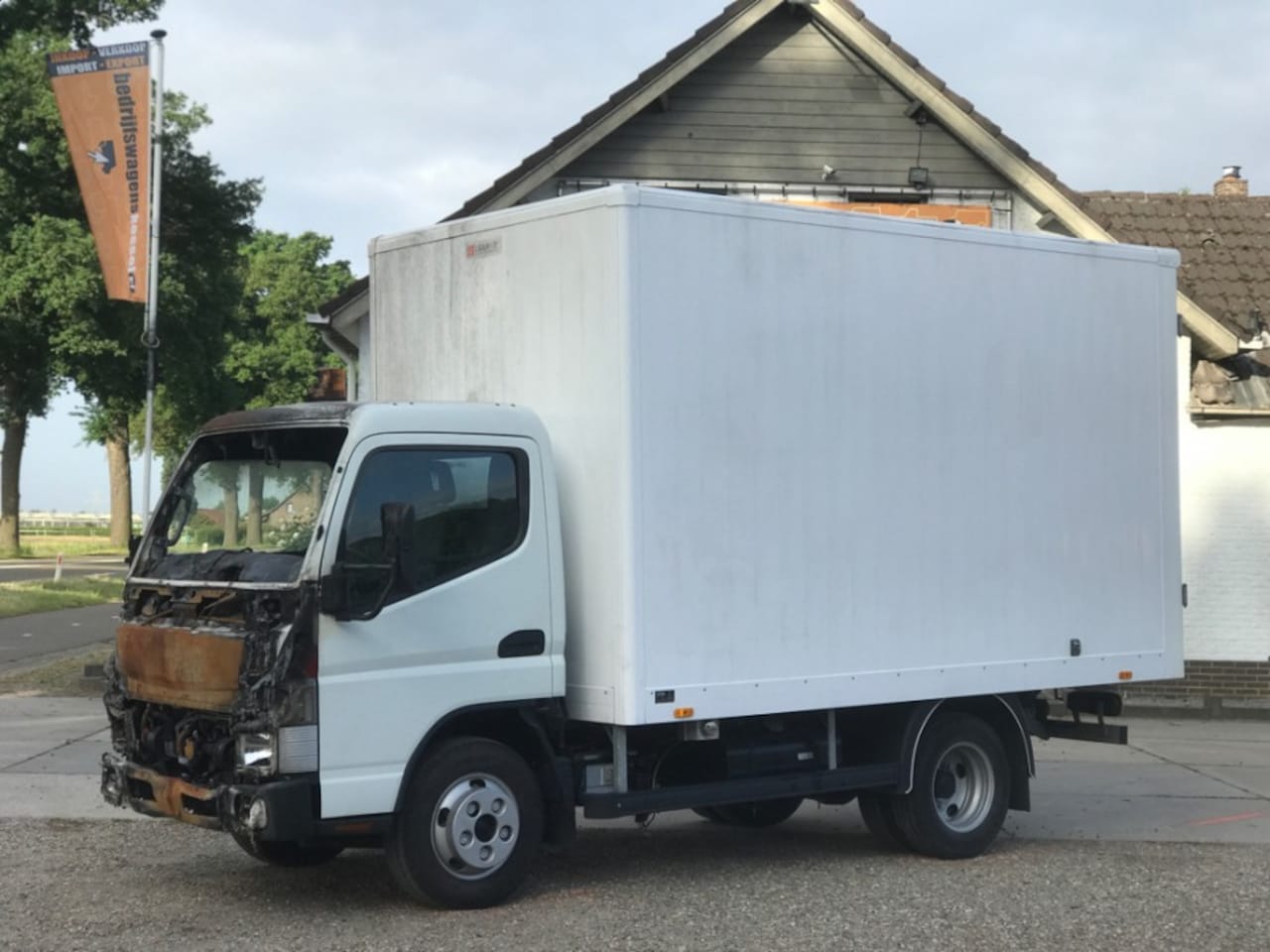 Mitsubishi Canter - Fuso 6S15 euro 5 bakwagen Koffer brandschade - AutoWereld.nl