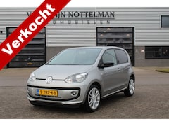 Volkswagen Up! - 1.0 Groove Up / Automaat / Navigatie / N.A.P