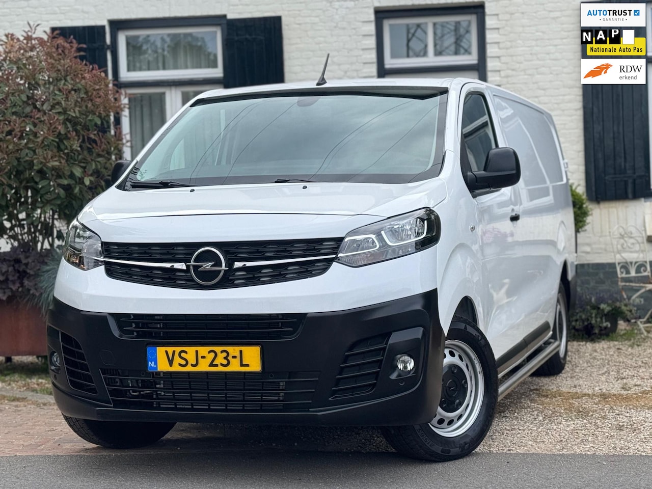 Opel Vivaro - 2.0 CDTI L3H1 Selection|Camera|PDC|Airco|82DKM!| - AutoWereld.nl