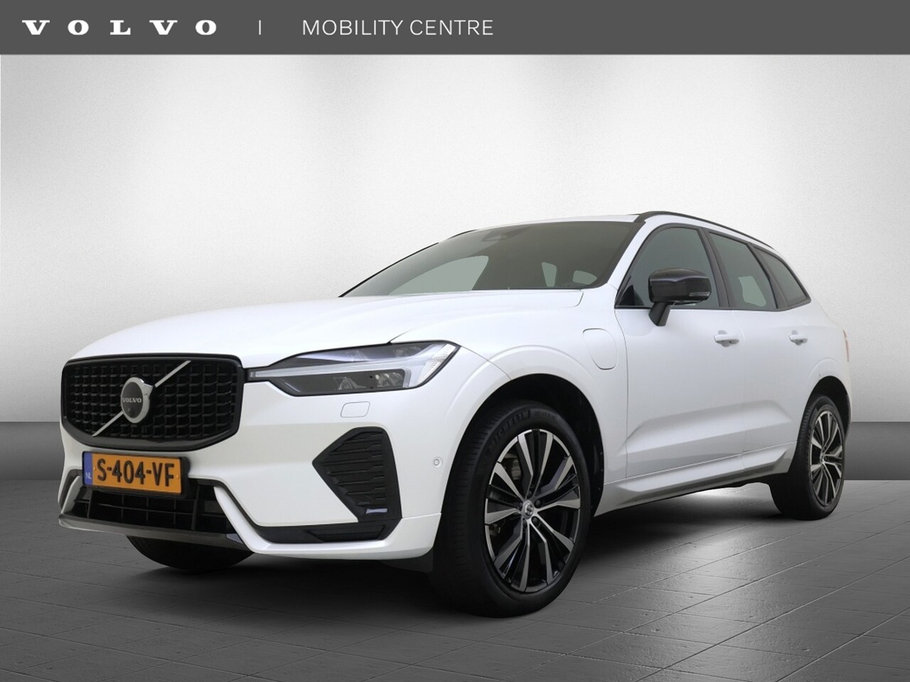 Volvo XC60 - T6 AWD Ultimate Dark | Luchtvering | Trekhaak | Panoramadak | - AutoWereld.nl