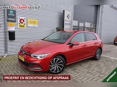 Volkswagen Golf - 1.5 R-Line Style |150PK |PDC |Camera |Stuur+Stoelverwarming |Carplay | IQ-Light Camera Mat