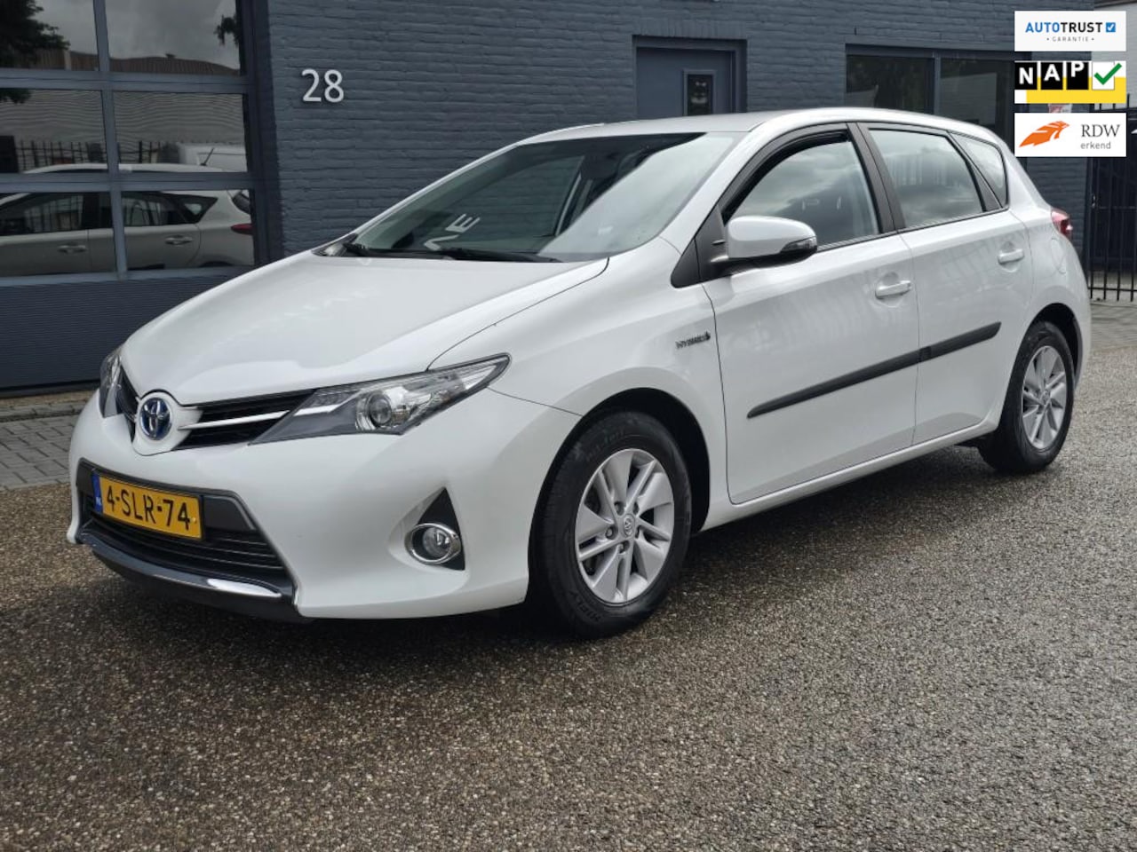 Toyota Auris - 1.8 Hybrid Aspiration UITSLUITEND DEALER ONDERHOUDEN. NAP BOEKJES - AutoWereld.nl