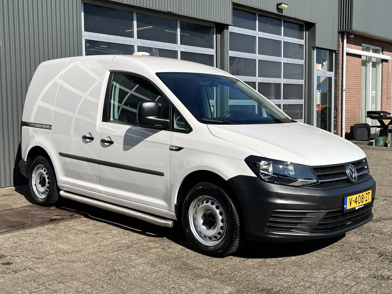 Volkswagen Caddy - 2.0 TDI L1H1 Airco Trekhaak 1400kgKastinrichting Schuifdeur Telefoon verbinding 1e eigenaa - AutoWereld.nl