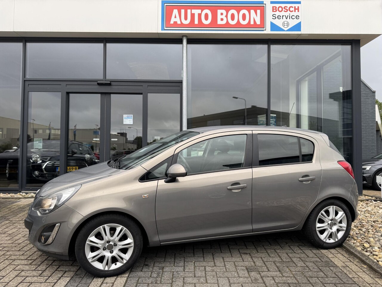 Opel Corsa - 1.2 86PK BLITZ : NAVI/BT/ECC/PDC/LMV CC/CV - NL AUTO - KM=NAP - AutoWereld.nl