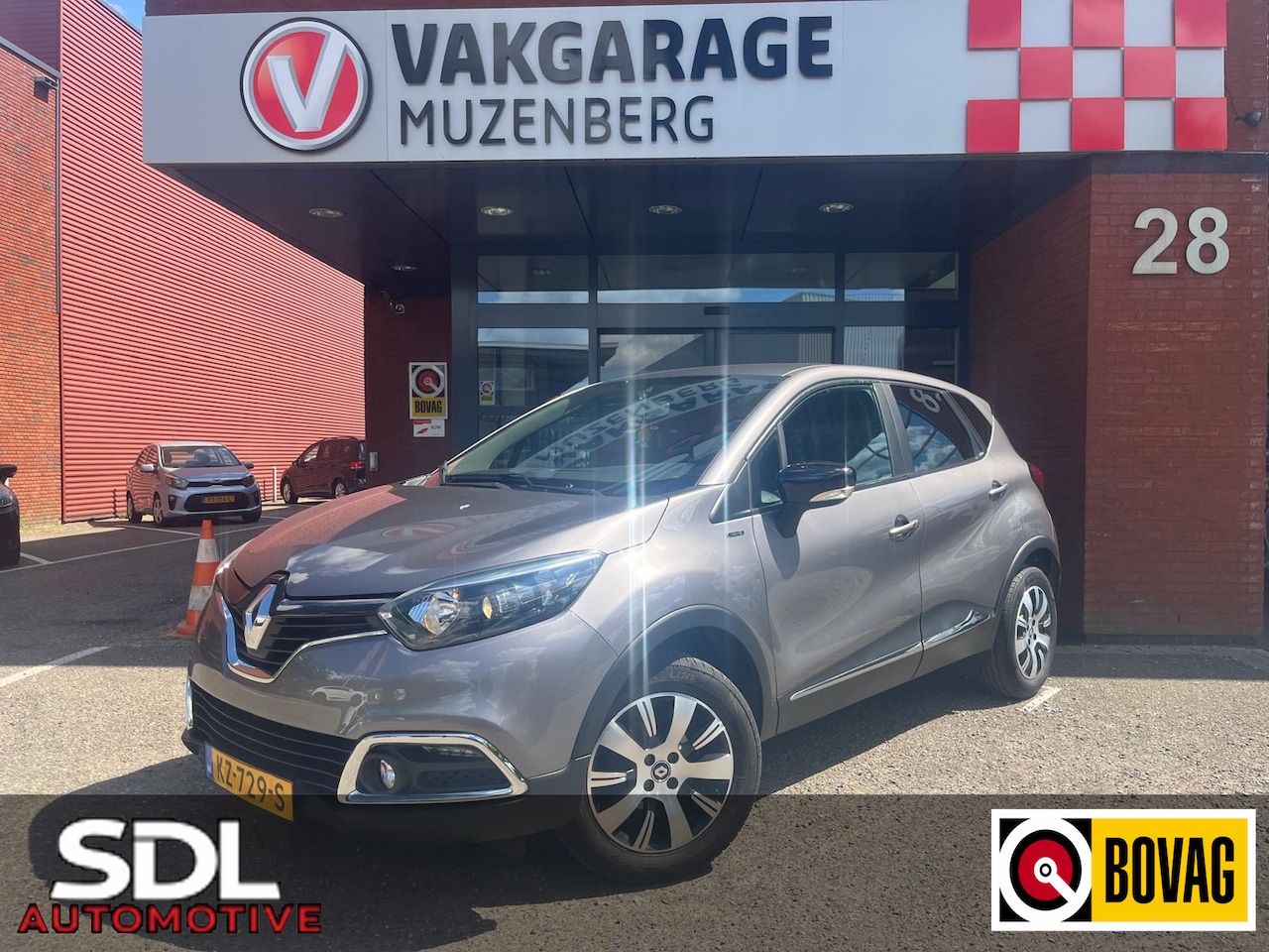 Renault Captur - 0.9 TCe Limited // NAVI // PDC // CRUISE // TREKHAAK!! - AutoWereld.nl