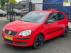 Volkswagen Polo - 1.2-12V Trendline / AIRCO / STOELVERWARMING