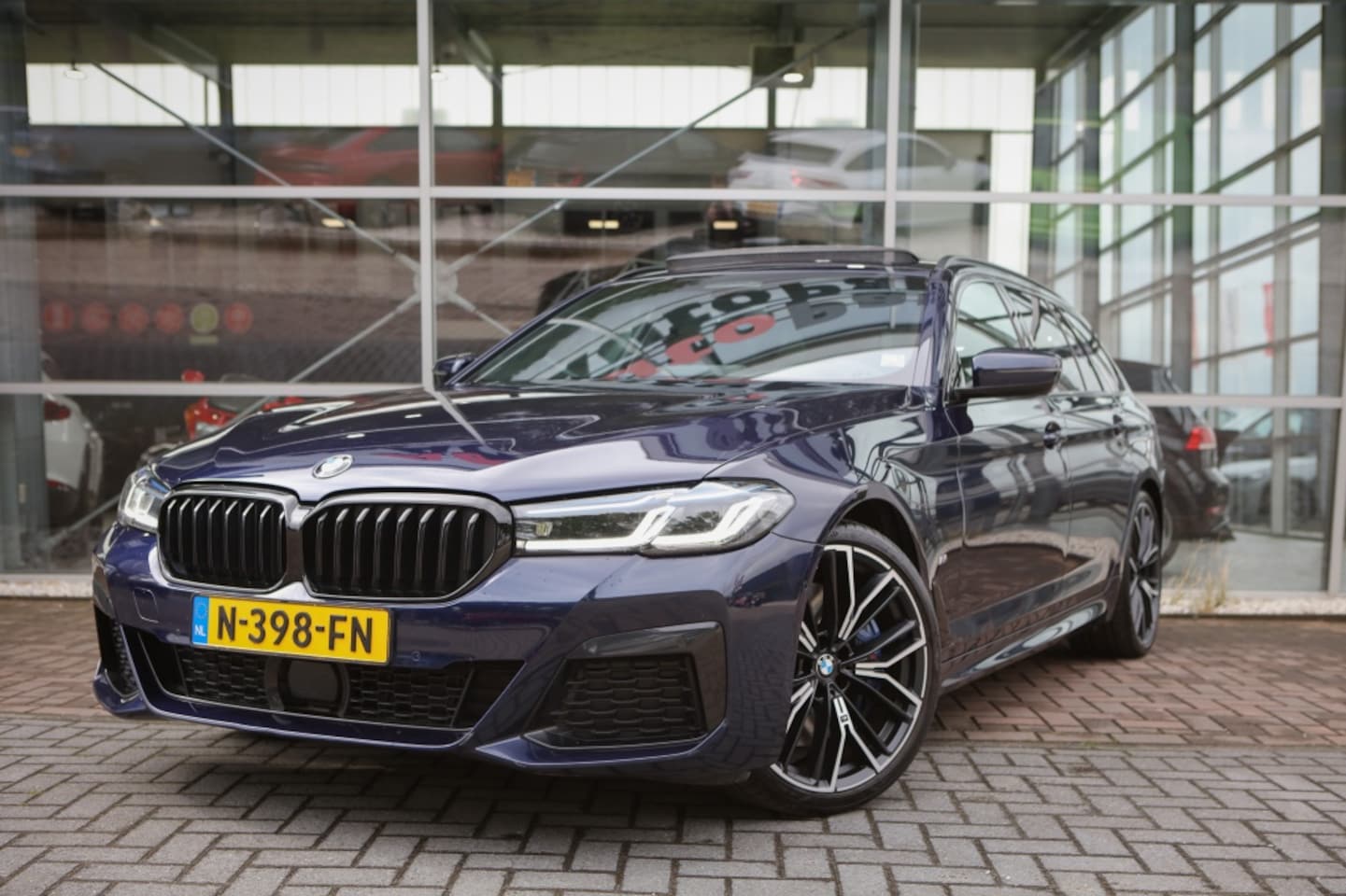BMW 5-serie Touring - 530d Xdrive M-Sport | Facelift | HUD | LASER | PANO - AutoWereld.nl