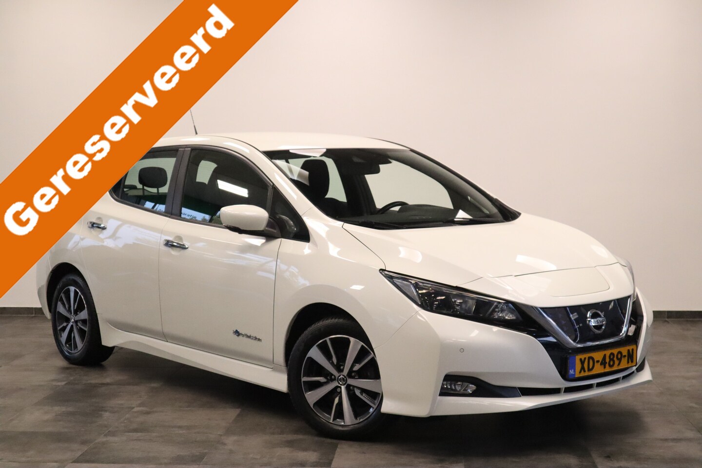 Nissan LEAF - Acenta 40 kWh 150pk Navigatie, Cruise Control 360 Camera, 16LMV - AutoWereld.nl
