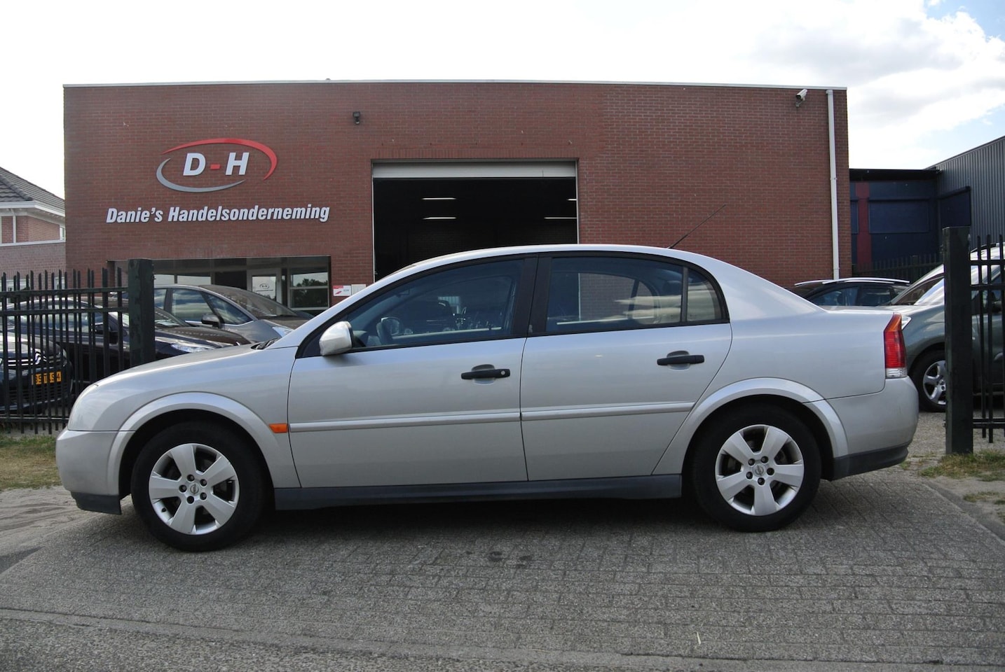 Opel Vectra - 1.8-16V Comfort Navigator airco nieuwe apk inruil mogelijk nap - AutoWereld.nl