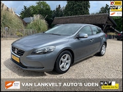 Volvo V40 - 1.6 T2 Momentum XENON, Stoelverwarming, Trekhaak