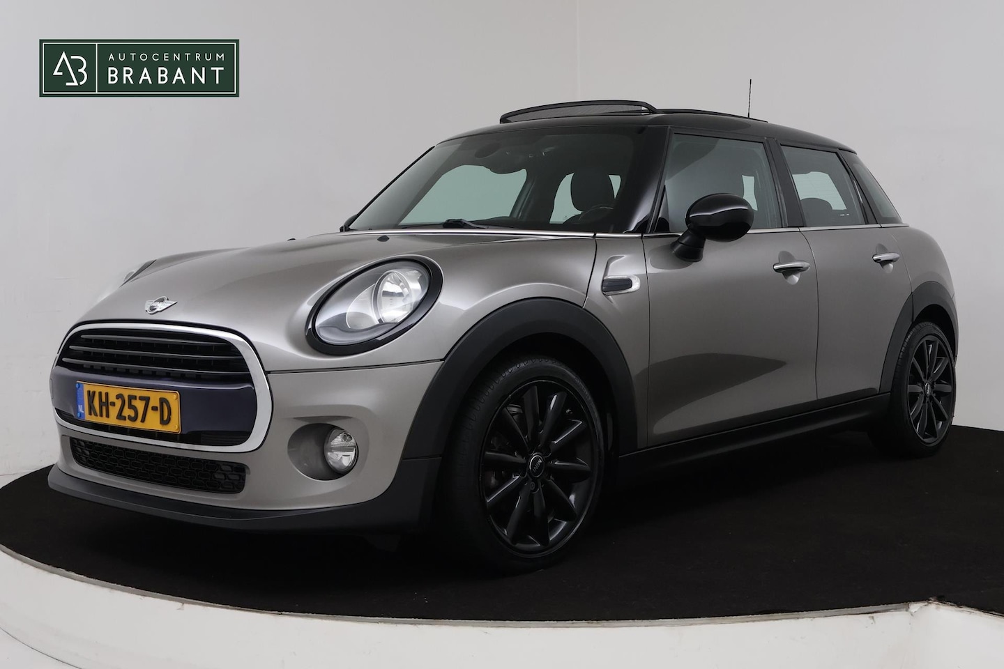 MINI Cooper - Mini 1.5 Business (PANORAMADAK, CRUISE, NAVIGATIE, NL-AUTO) - AutoWereld.nl
