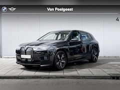 BMW iX - xDrive40 High Executive 4 zone airconditioning / Head Up Display / Stoelverwarming / Iconi