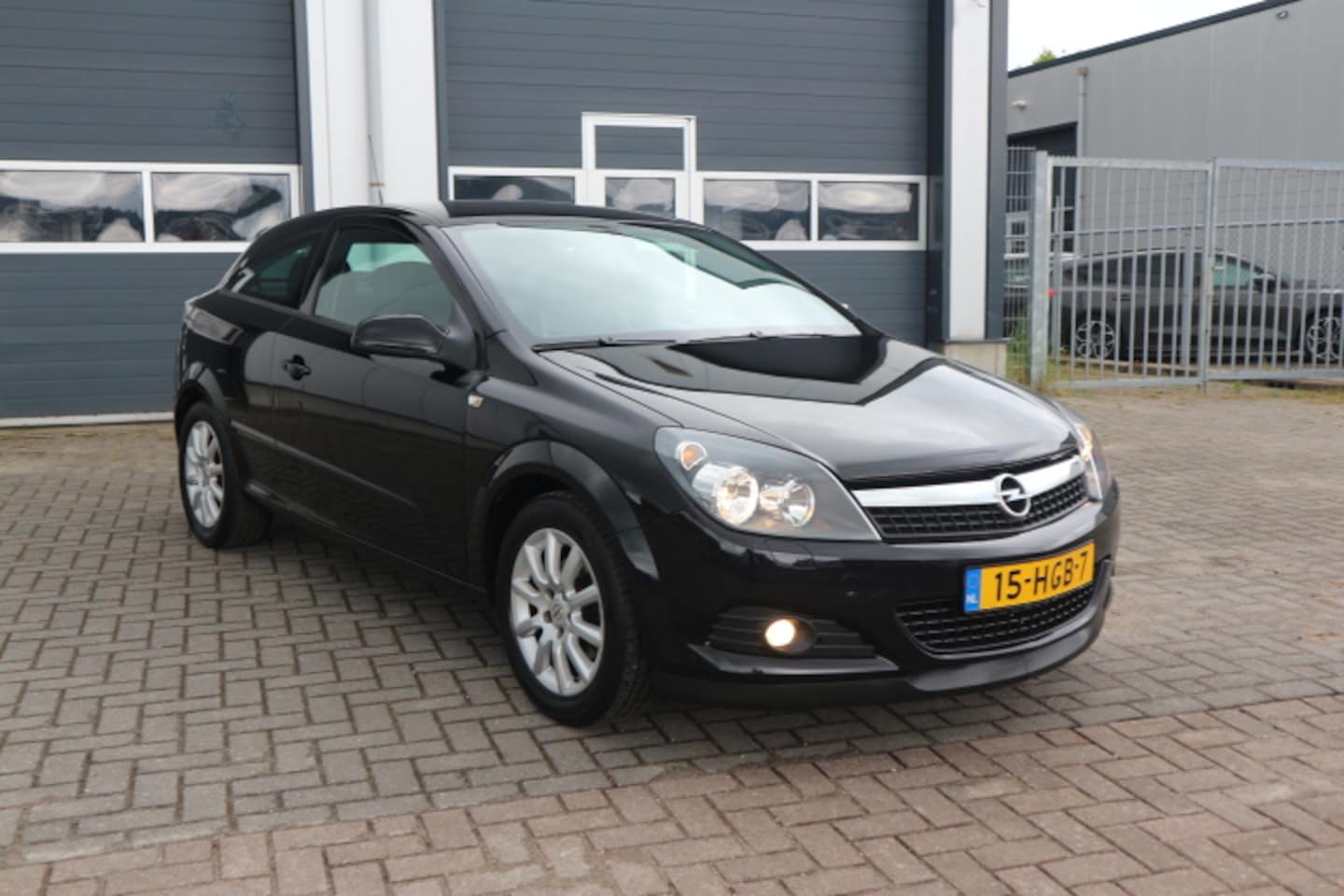 Opel Astra GTC - 1.8 Temptation 1.8 Temptation - AutoWereld.nl