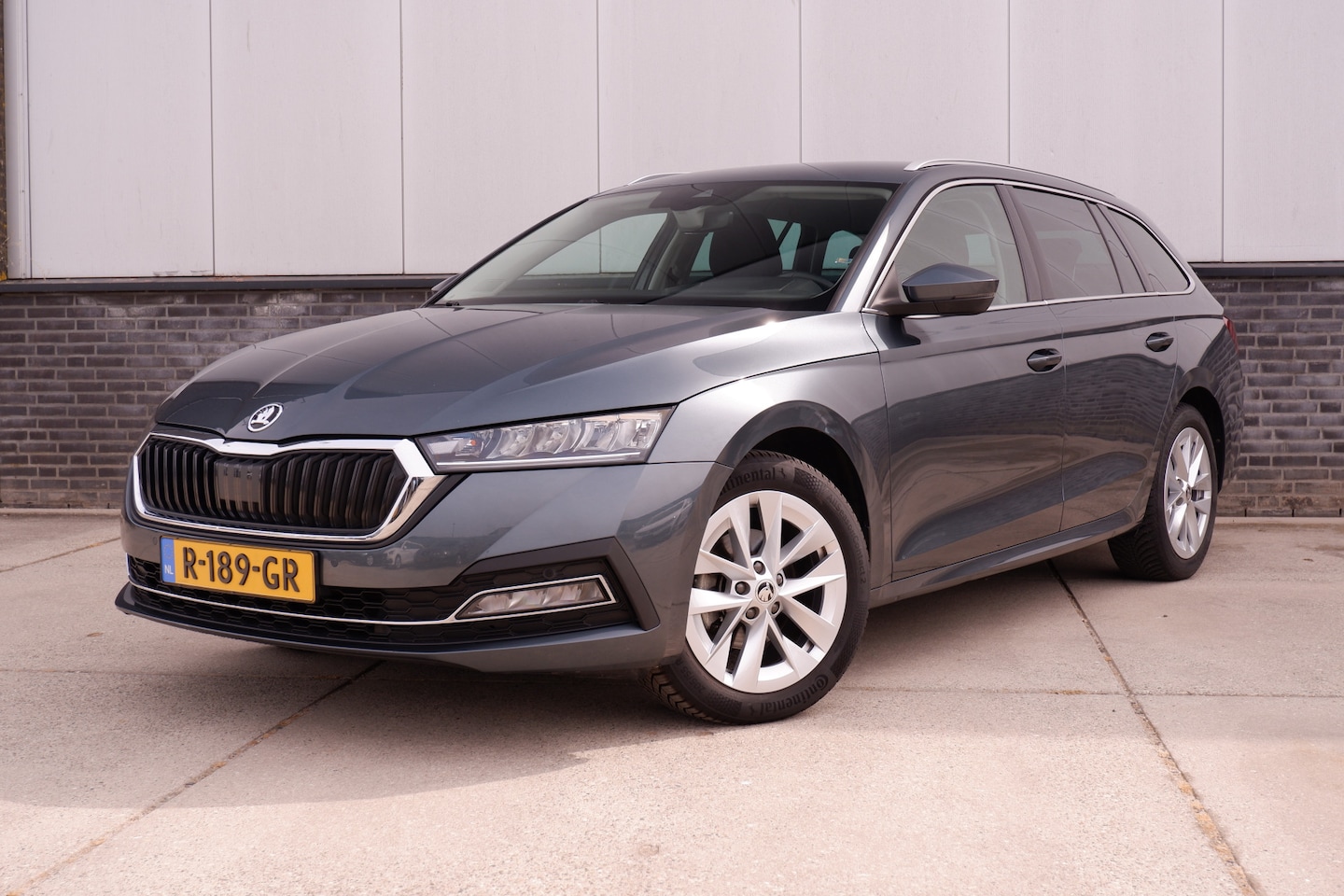 Skoda Octavia Combi - 1.5 e-TSI Business Edition Plus | Trekhaak | Head-Up | Carplay | LED | Sfeerverl. | Camera - AutoWereld.nl