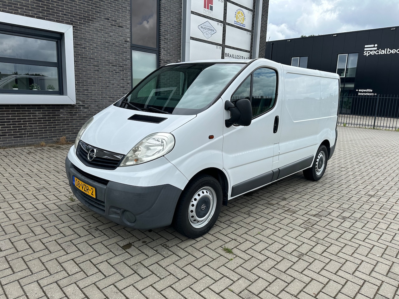 Opel Vivaro - 2.0 CDTI L1H1 Nette bus , goed onderhouden - AutoWereld.nl