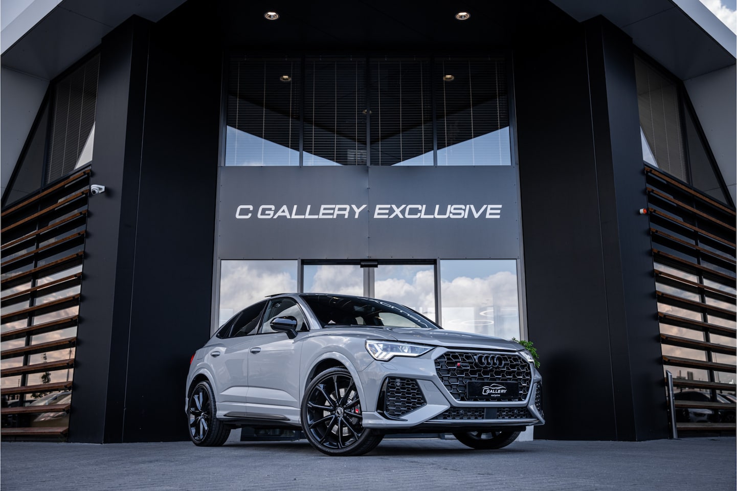 Audi RSQ3 Sportback - 2.5 TFSI - Nardo | Panorama | B&O | ACC - AutoWereld.nl