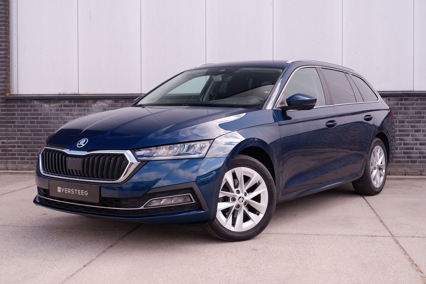 Skoda Octavia Combi - 1.5 e-TSI Business Edition Trekhaak | Virtual Cockpit | LED | Navi | Carplay - AutoWereld.nl