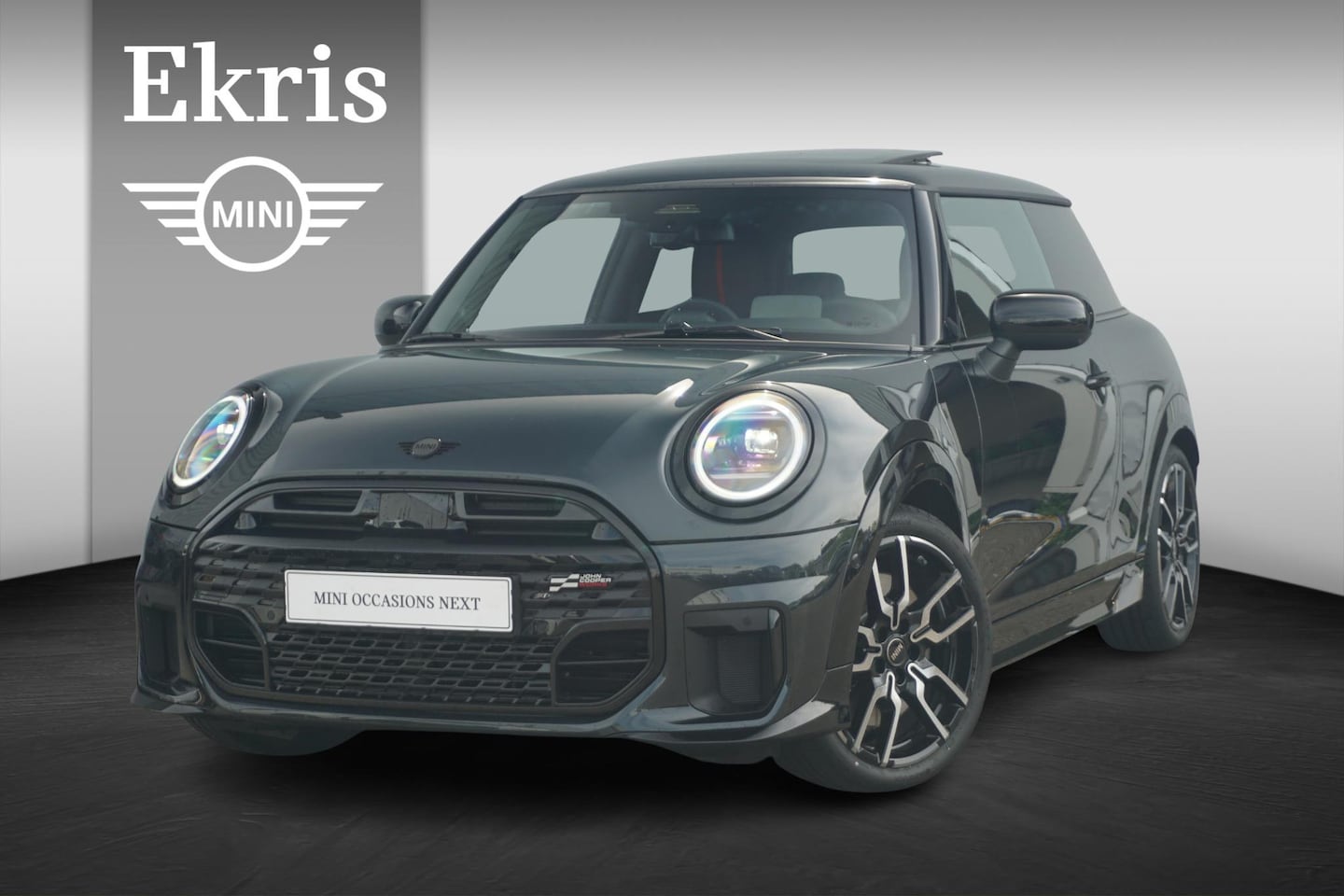 MINI Cooper S - 3-Deurs / John Cooper Works Uitvoering / Pakket XL / 18'' LM Velgen - AutoWereld.nl