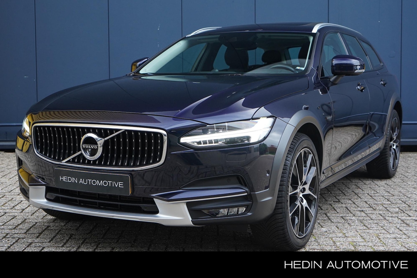 Volvo V90 Cross Country - 2.0 T6 Pro | Head-up display | Geventileerde- stoelmassage | Bowers & Wilkins Audio | 360 - AutoWereld.nl