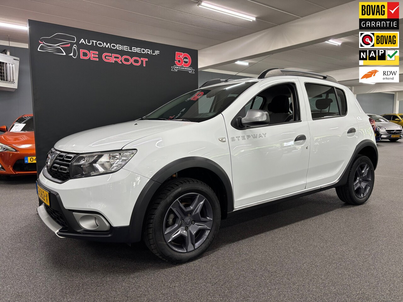 Dacia Sandero Stepway - 0.9 TCe Ambiance / Cruise control, Navi, Airco, Camera - AutoWereld.nl