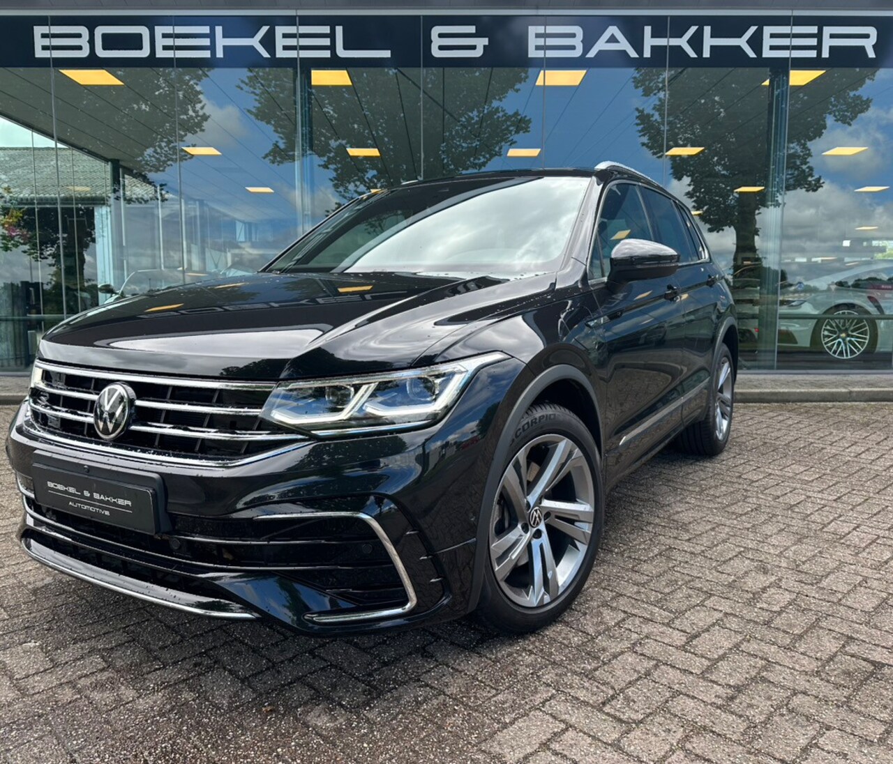 Volkswagen Tiguan - 1.4 TSI eHybrid R-Line Business+ - Panodak - Trekhaak - Camera - AutoWereld.nl