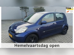 Daihatsu Sirion 2 - 1.3-16V Comfort (net nieuwe apk ) airco, lm velgen