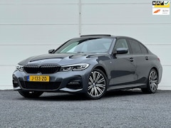 BMW 3-serie - 320i High Exe Org NL M-Sport Pano HK 360 Camera Keyless Lane assist Leer Sportonderstel St